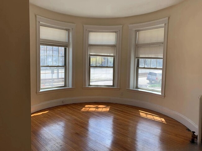 Primary Photo - 1315 Commonwealth Ave