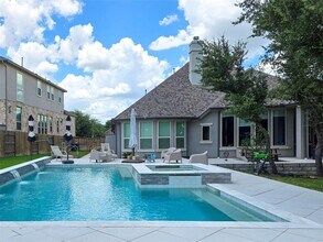 Building Photo - 2416 Belen Dr
