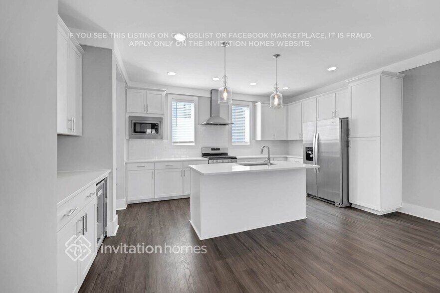 Building Photo - 647 Vernon Ave