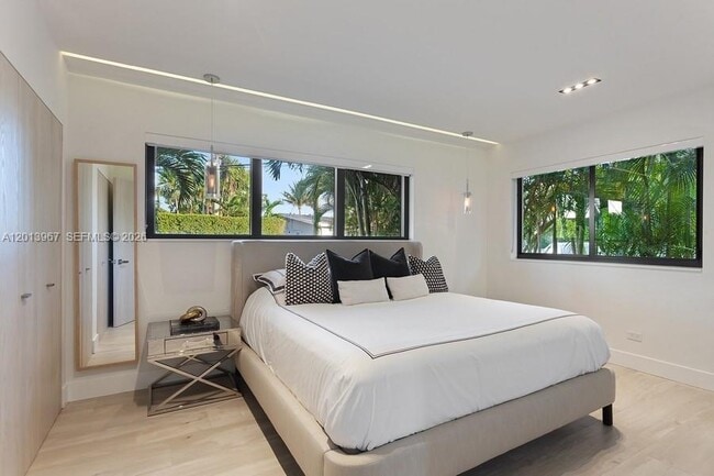 Building Photo - 7972 Biscayne Point Cir