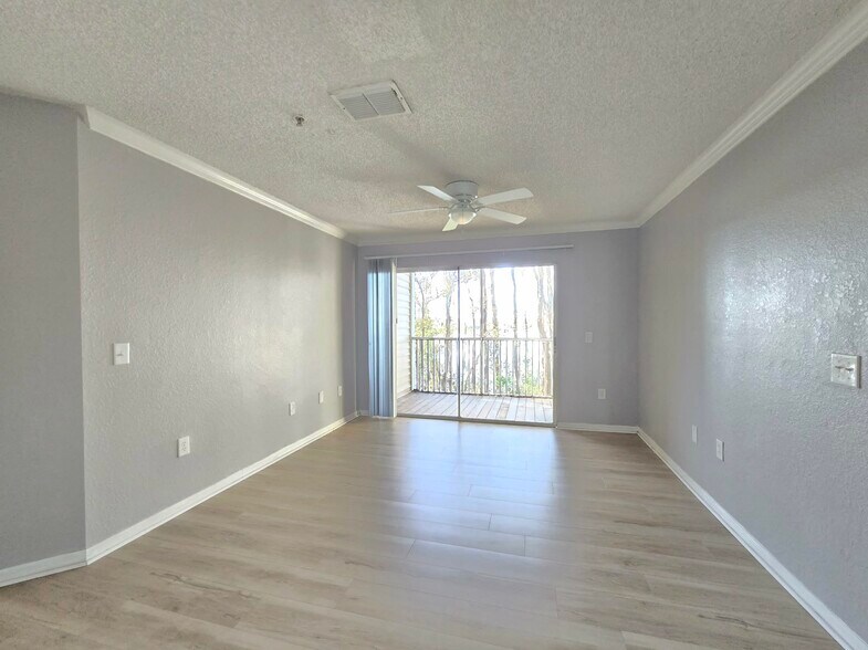 Building Photo - 4240 Summer Landing Dr