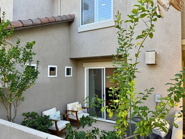 Building Photo - Vibrant 3 Bedroom Townhome in Bressi Ranch
