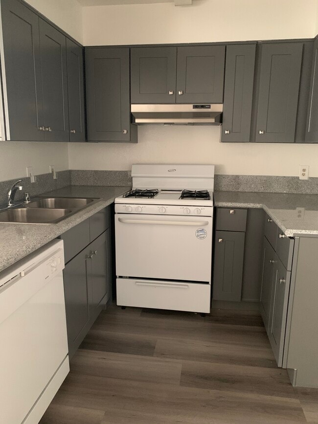 Building Photo - 827 S Berendo St