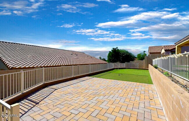 Building Photo - 2007 E Topeka Dr