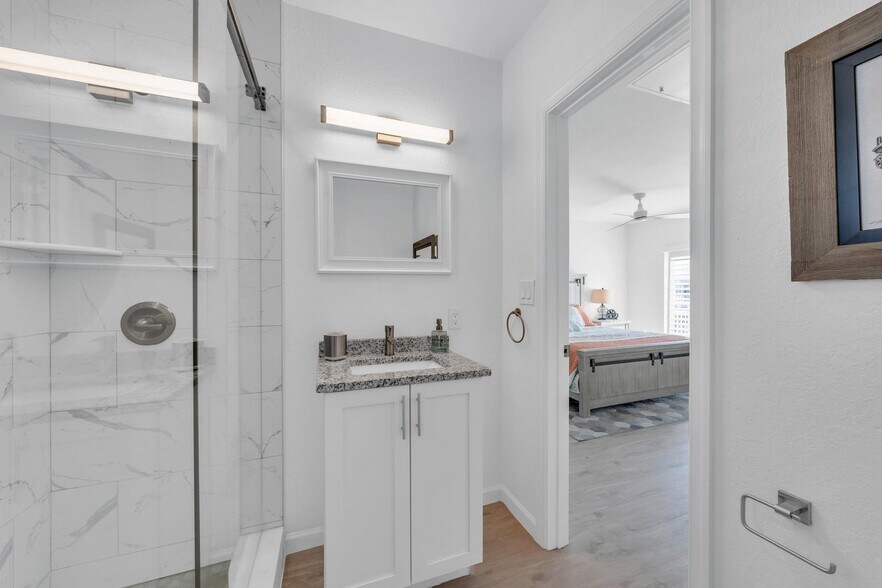 Building Photo - 10877 Overseas Hwy