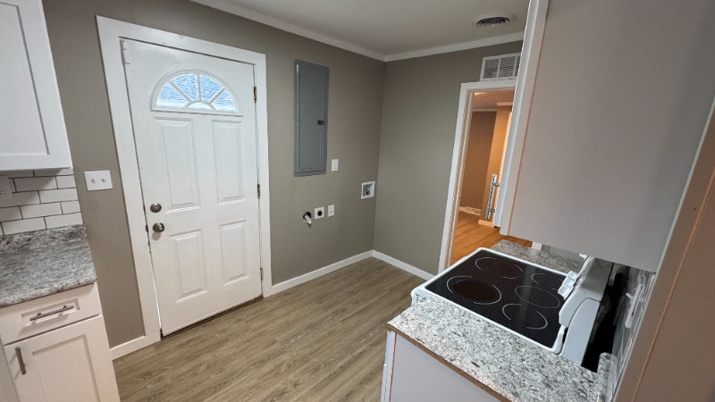 Building Photo - 404 W 5th St