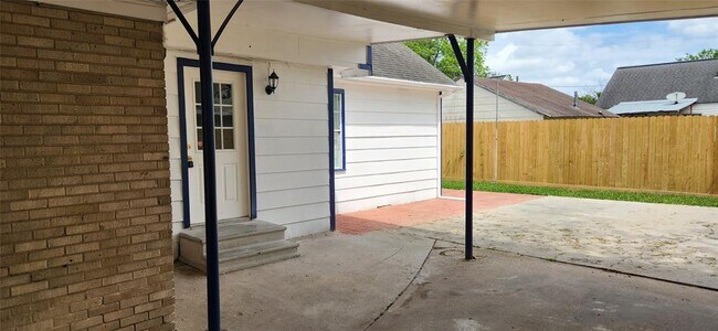 Building Photo - 5733 Dorbrandt St