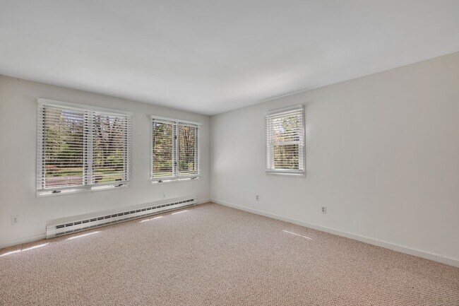Building Photo - 23 Vine Hill Rd
