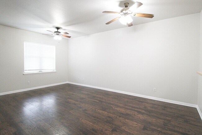 Building Photo - 530 Dukeway Dr