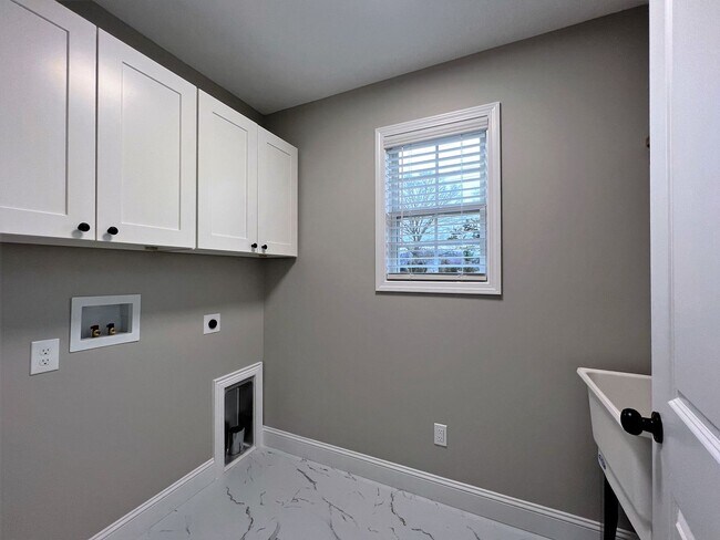 Building Photo - LOCATED IN GIBBS... FANTASTIC 3 BEDROOM HOME!!