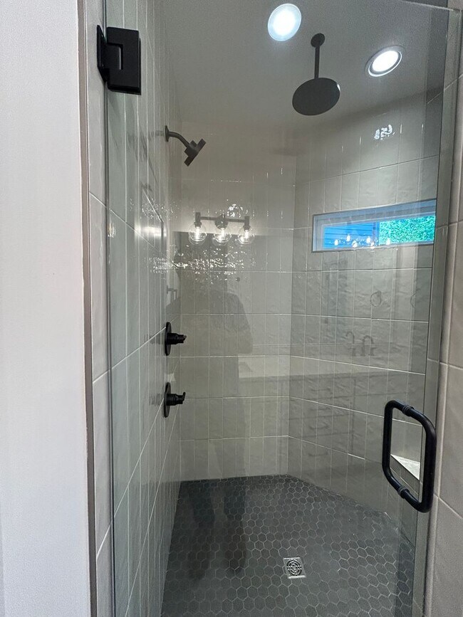 Building Photo - Amazing New Construction North Nashville!