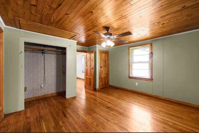 Building Photo - Family Friendly 2-bedroom Home
