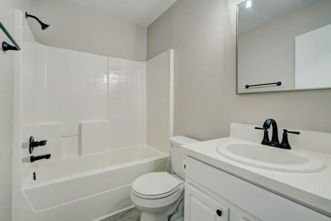 Building Photo - 10425 Aberdeen Dr