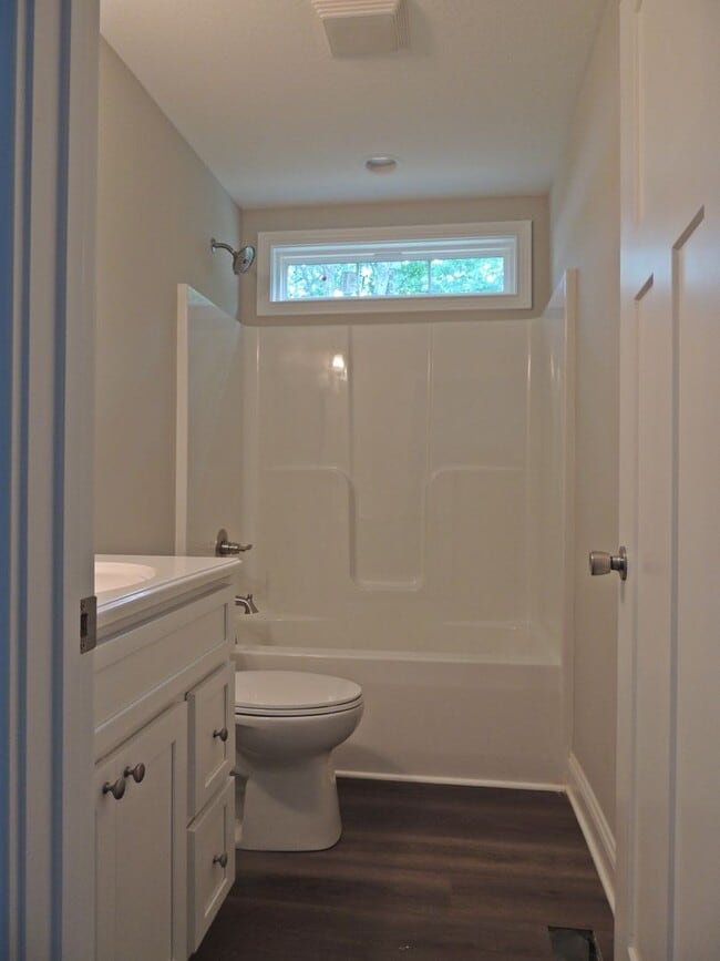 Building Photo - NOW AVAILABLE-  Charming Home in Maryville...