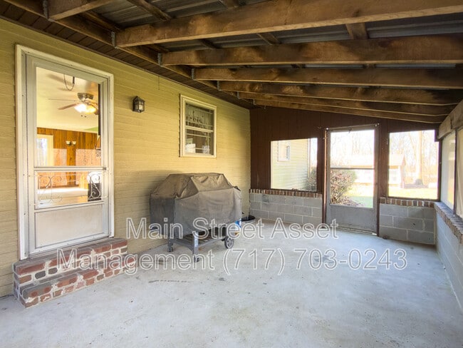 Building Photo - 735 Yellow Hill Rd