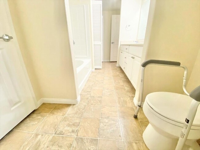Building Photo - COZY ONE BEDROOM CONDO IN GUARD GATED COMM...