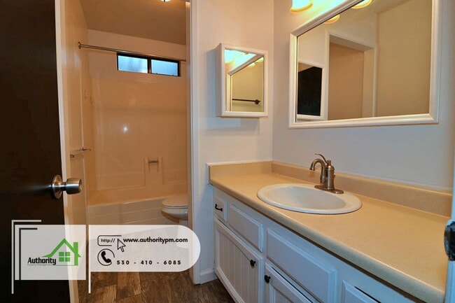 Building Photo - 1232 Hawthorne Ave