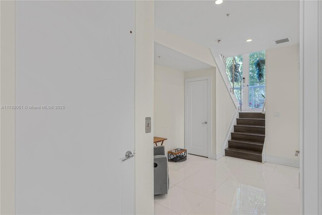 Building Photo - 6671 NW 105th Pl