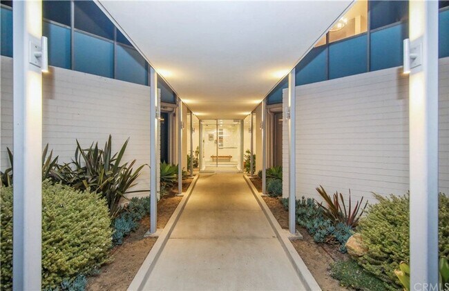 Building Photo - 2999 E Ocean Blvd