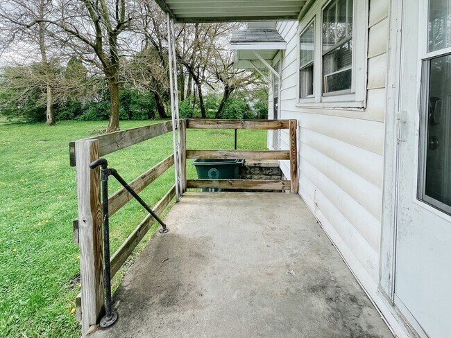 Building Photo - Pet-Friendly 2 Bedroom Home Near Downtown Muncie! W/D Hookups!