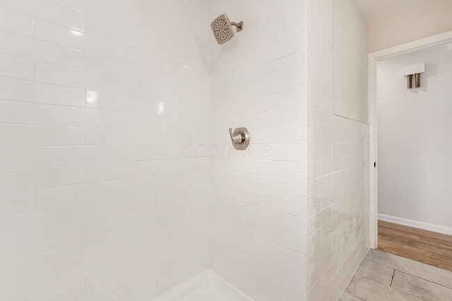 Building Photo - 4232 Eastlea Dr