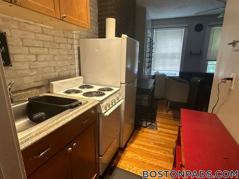 Building Photo - 41 Anderson St