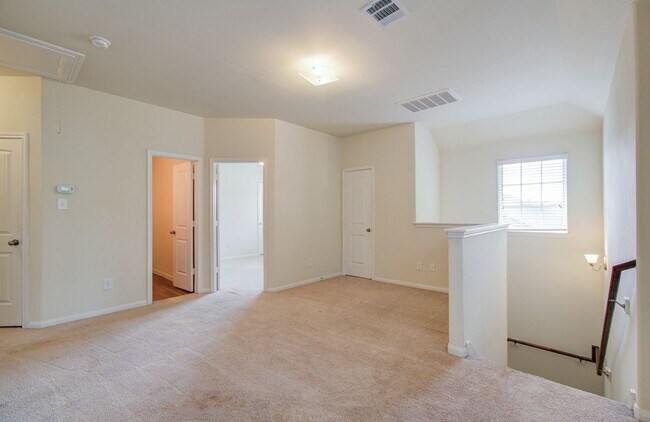 Building Photo - Open Layout & Large Backyard in Houston’s Evergreen Villas – 3 Beds, 2½ Baths