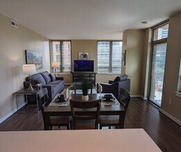 Building Photo - 1102 S Eads St