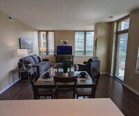 Building Photo - 1102 S Eads St