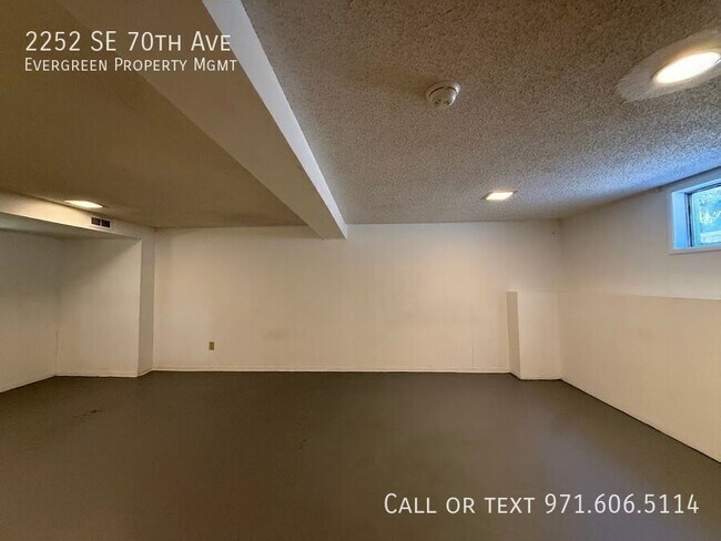 Building Photo - 2252 SE 70th Ave
