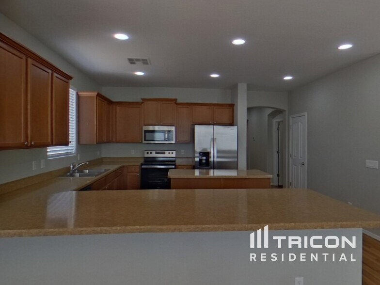 Building Photo - 36331 W Vera Cruz Dr