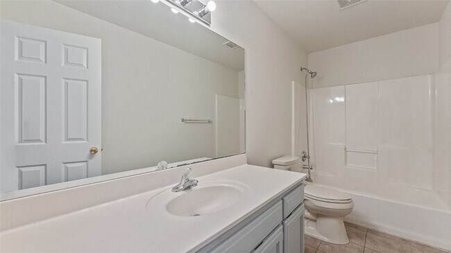 Building Photo - 3000 SW Windrift Ave