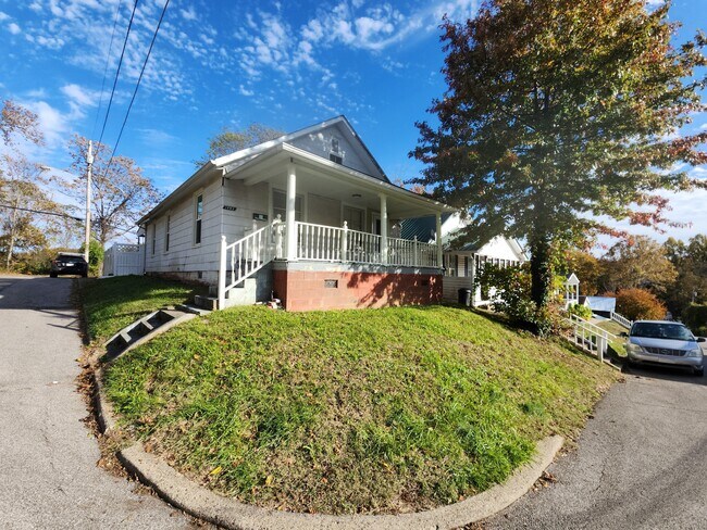 Building Photo - 1402 Lynn St