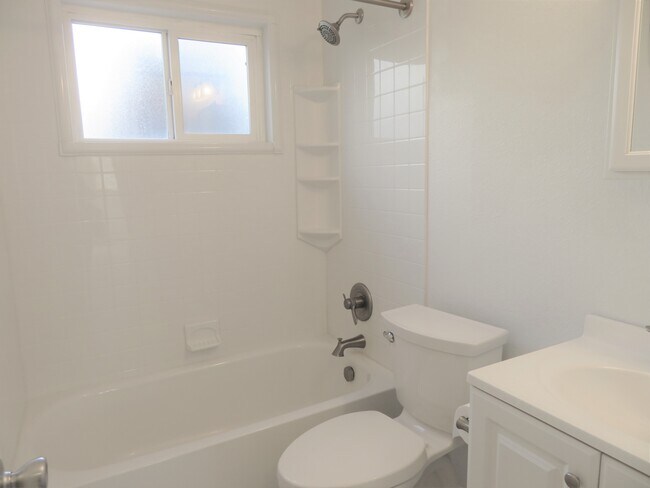 Bathroom - 1460 S Ash St