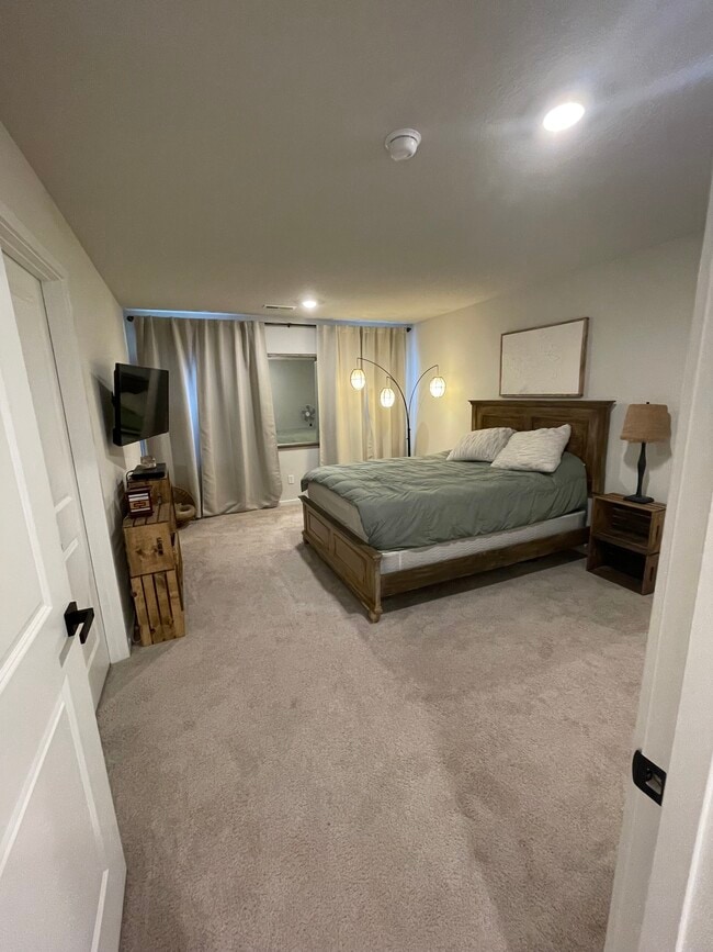 Building Photo - 6312 NE 61st Ave