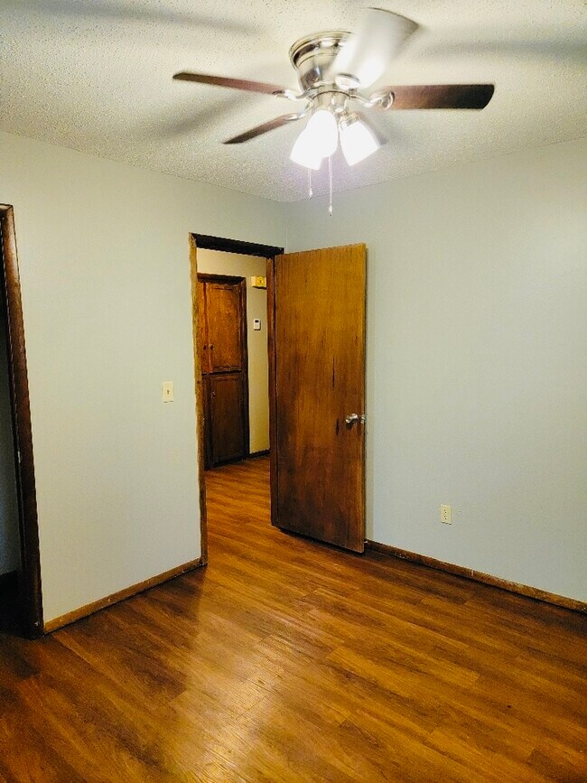Building Photo - 9600 Sandy Ln