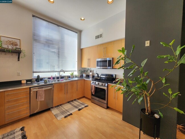 Building Photo - 45 Iron Horse Ln