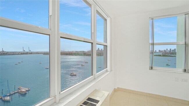Primary Photo - 1250 West Ave