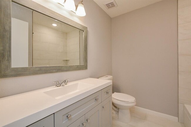 Building Photo - 10302 Tablerock Dr
