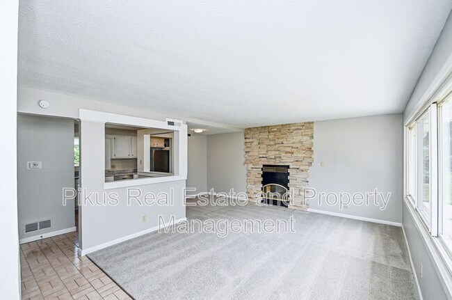 Building Photo - 3055 13th St