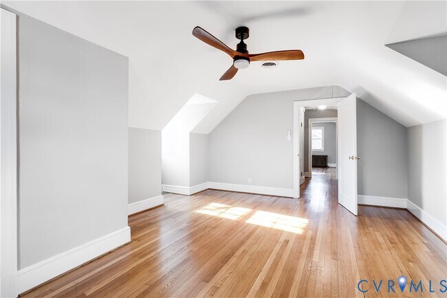 Building Photo - 1004 W 49th St