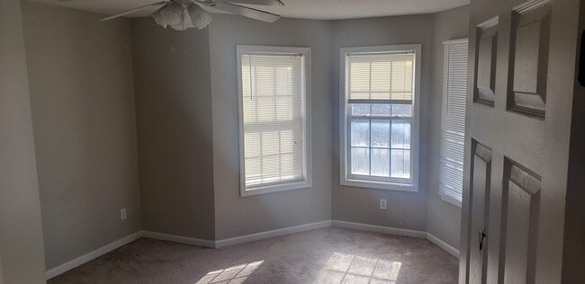 Building Photo - Unit 2