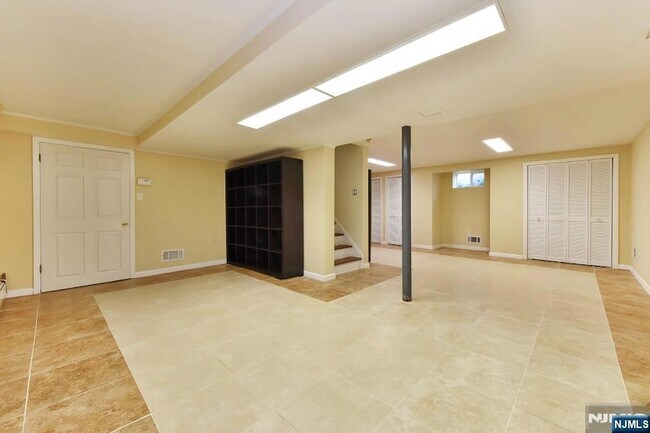 Building Photo - 4 Marconi St