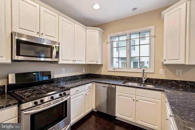 Building Photo - 8878 Ashgrove House Ln