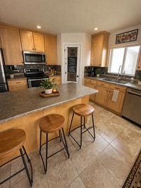 Building Photo - Beautiful 6 Bed 3 Bath Home for Rent in Tremonton! Solar Panels Included!