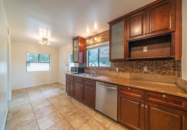 Building Photo - Beautiful Rancho Palos Verdes Home