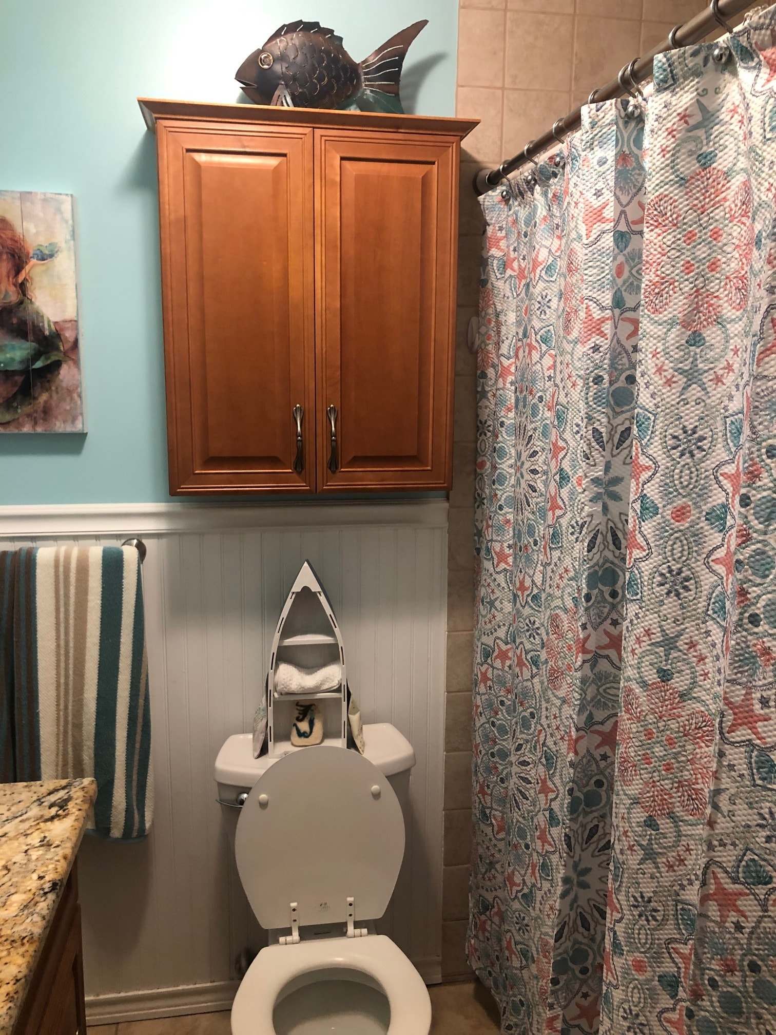 hall bath - 13101 Harbor Ln