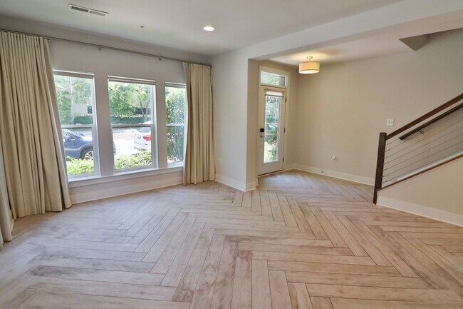 Building Photo - 1424 Piccard Dr