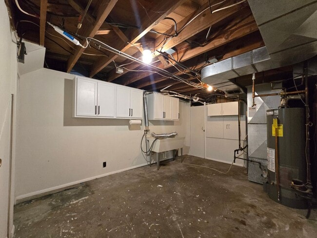 Building Photo - Spacious 4 Bedroom Home with Solar Panels, Fully Fenced Yard on Rimrock Rd