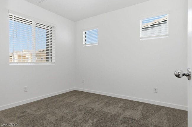Building Photo - 482 Golden Myna Ave